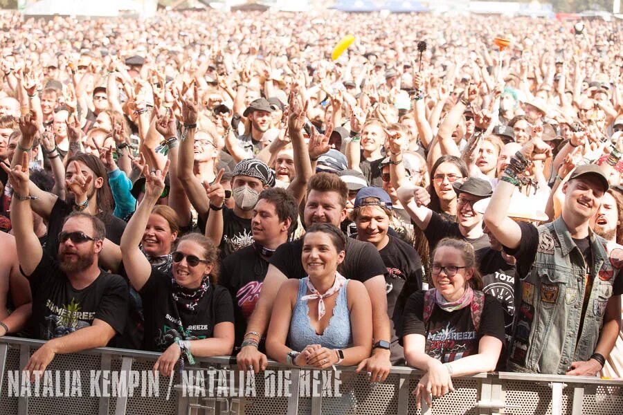 Опен эйр. Hellfest фестиваль. Bright open air cooking strong. Опен эйр рок фестиваль. Дискотека под открытым небом.