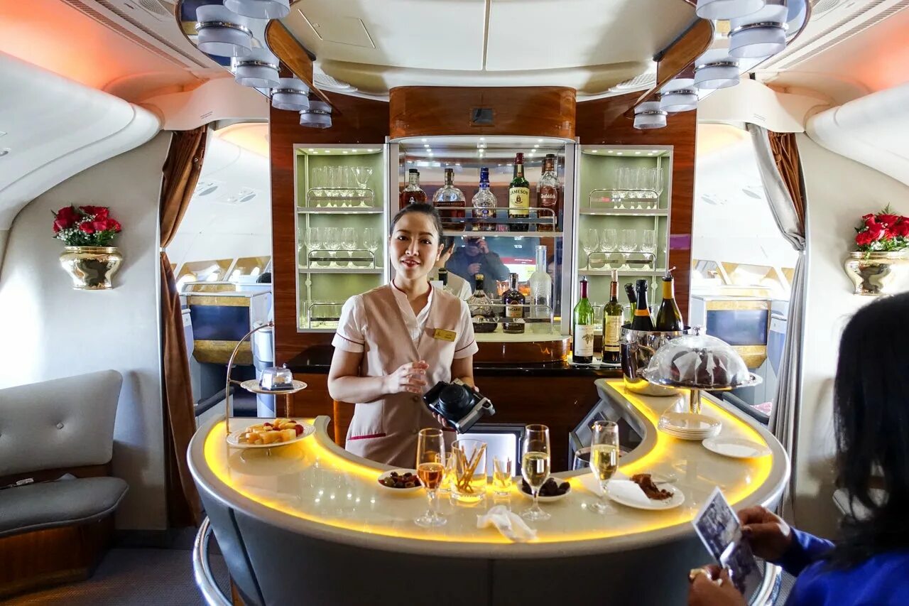 First class купить. Бар a380 Emirates. A380 Airbus бар Emirates. Airbus a380 Emirates первый класс. First class Emirates бар.