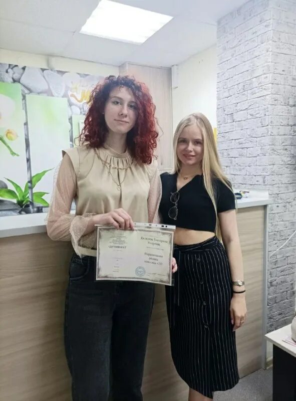 пилон в интерьере квартиры. студия пол дэнс. студия чили. студия чили. студия чили.