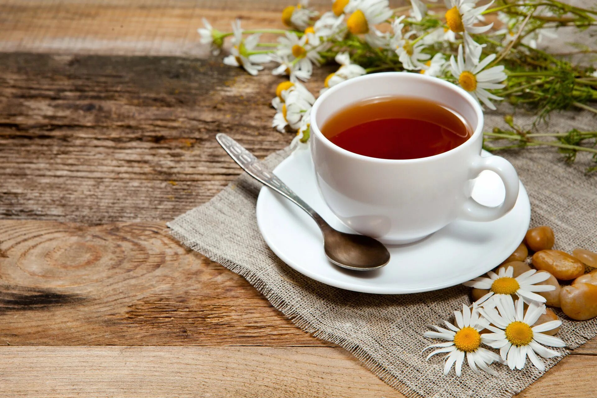 Чашка чая. Чашка с чаем. Кружка с чаем. Чашка чая на столе. A cup of liber tea