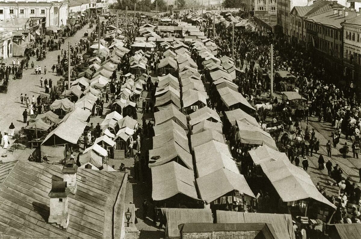 Видео начала 20 века. Сухаревский рынок в Москве 1920-е годы. Рынок Сухаревка в Москве. Сухаревка в Москве. Рынок у Сухаревой башни в Москве.