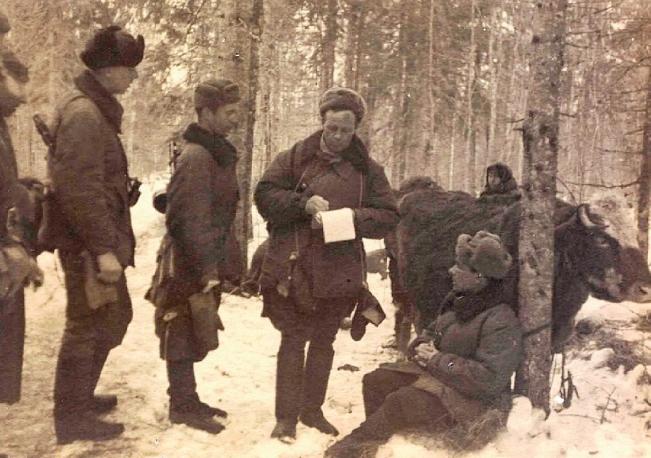 Вывели из окружения. Вяземскую воздушно-десантную операция 1942. Вяземский десант 1942. Вяземская десантная операция 1942. Воздушно-десантная операция Великой Отечественной – Вяземская..