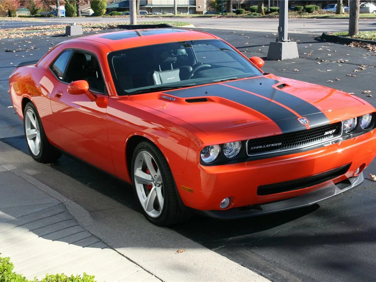 Купить додж в московской области. Dodge Challenger 2008. Dodge Challenger srt 2008. Додж Челленджер 2008. Dodge Challenger srt8.