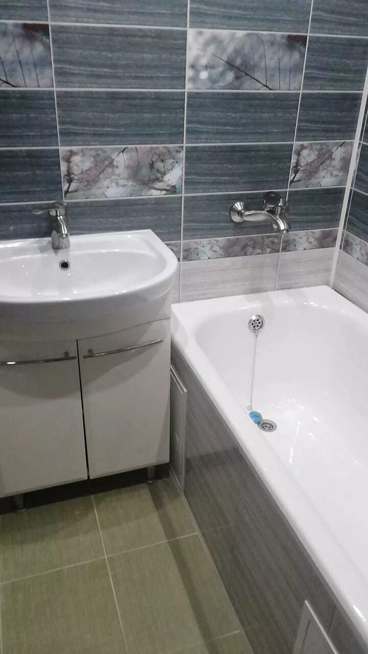 Ванна панелями под ключ ремонт. Ванна пвх панели под ключ. Панель пвх фриз "барон-102" зеленый. Ванная в хрущевке панелями пвх. Ванна в панельке.