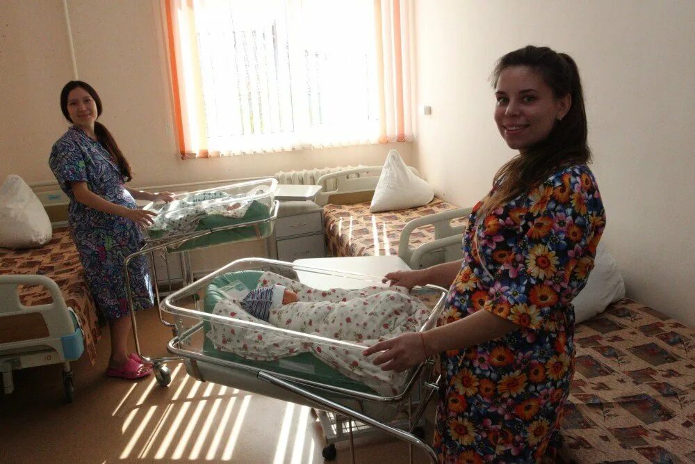 новорожденный только родился. выписка из роддома тула. роддом 1 кострома. младенцы в роддоме. дети родившиеся в день города.