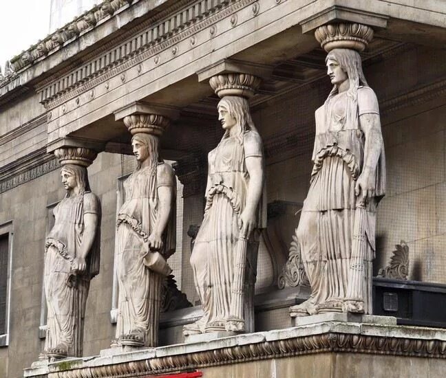 Пьедестал для скульптуры. Статуи колонны. Кариатиды в архитектуре. Женщины в виде колон в греции. Пьедестал для скульптуры.