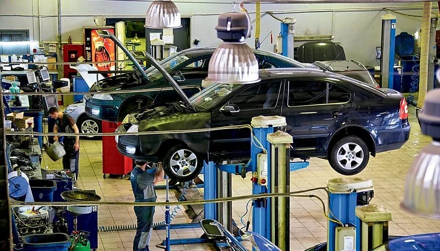 Книга по ремонту audi a1. Audi a6 b6. Ремонт автомобильного крыла фольксваген. Ремонт а4. Ауди а6 на подъемнике.