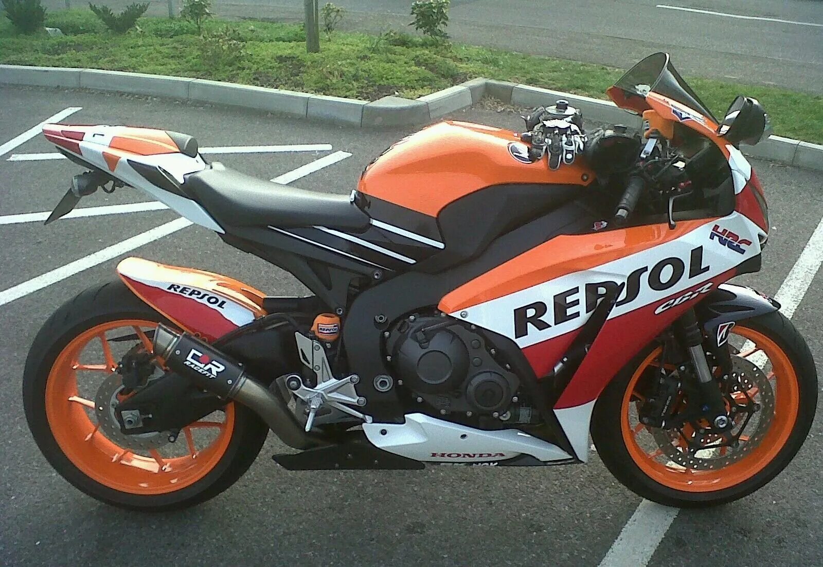 Honda реплики. Honda cbr1000rr Fireblade Repsol. Honda Repsol CBR 1000. Honda 1000rr Repsol. Honda cbr1000rr Repsol Replica.