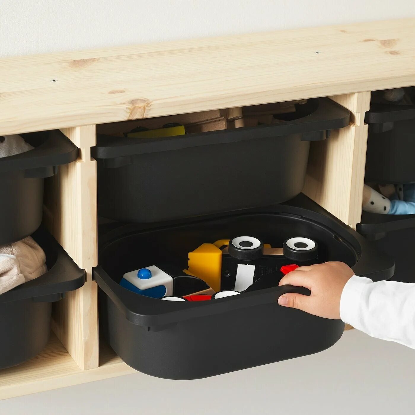 Хранилище музея. Полки для хранения декоративных игрушек. Light storage. Труфаст икеа розовый. Фондохранилище музея.