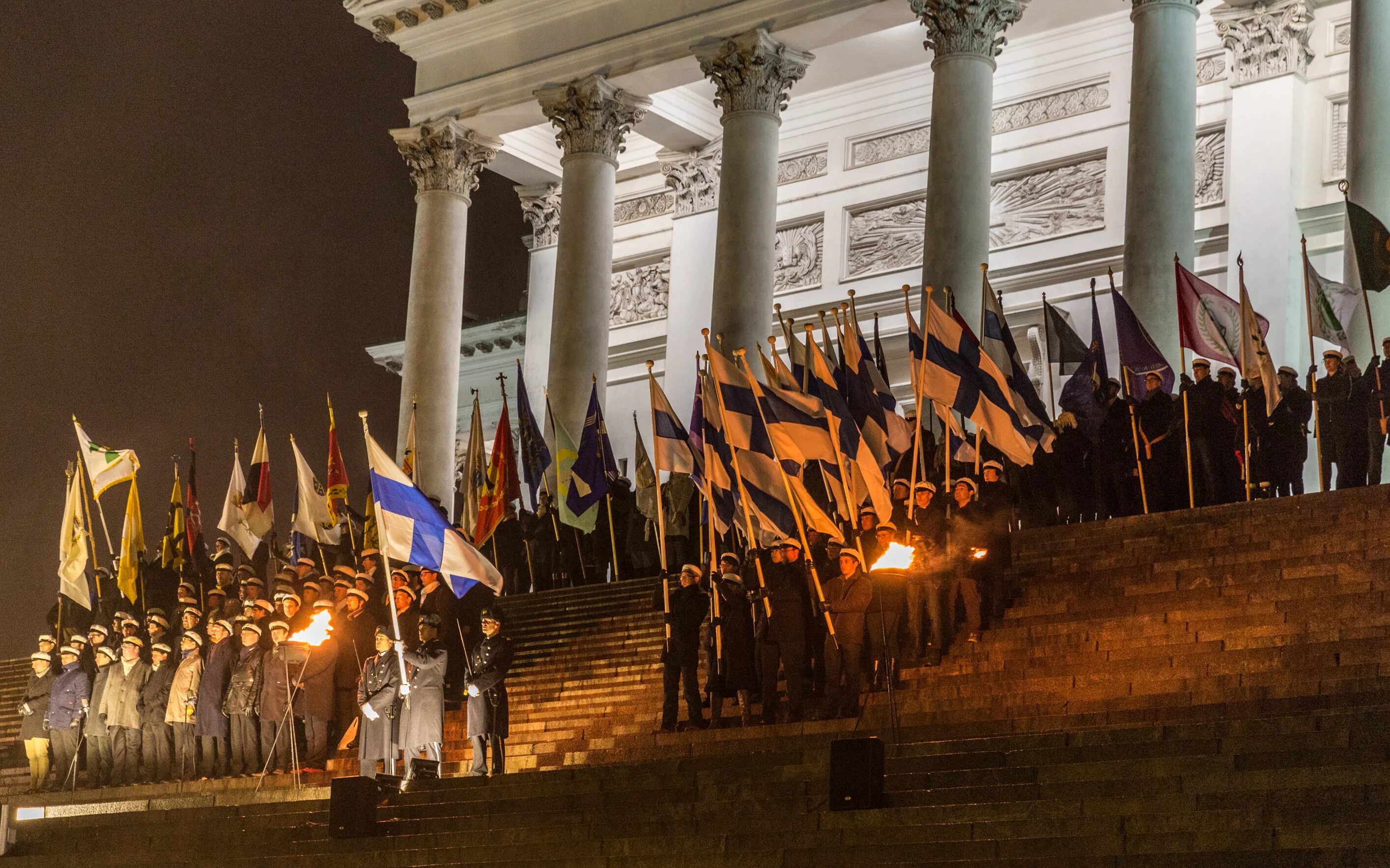 Провозглашение независимости Финляндии 1917. Провозглашение независимости Финляндии. День независимости Финляндии. Президентский дворец Финляндии в день независимости.