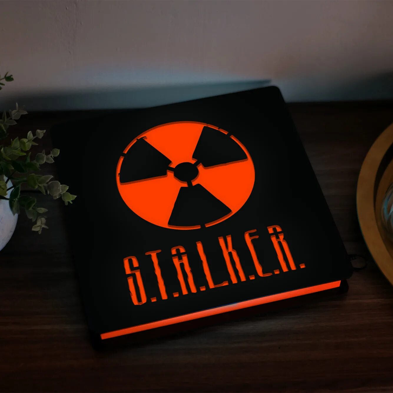 Светильник и радио true stalker. Светильник сталкер. ночник сталкер. светильники для геймеров. подарок стримеру.