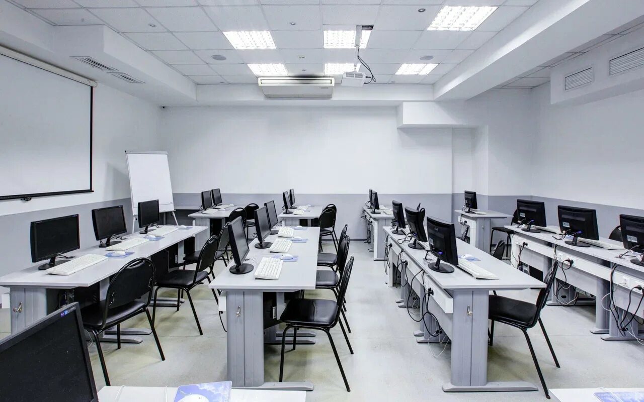 Учебный центр. Современный компьютерный класс. Обучающий центр. Учебный компьютерный центр.
