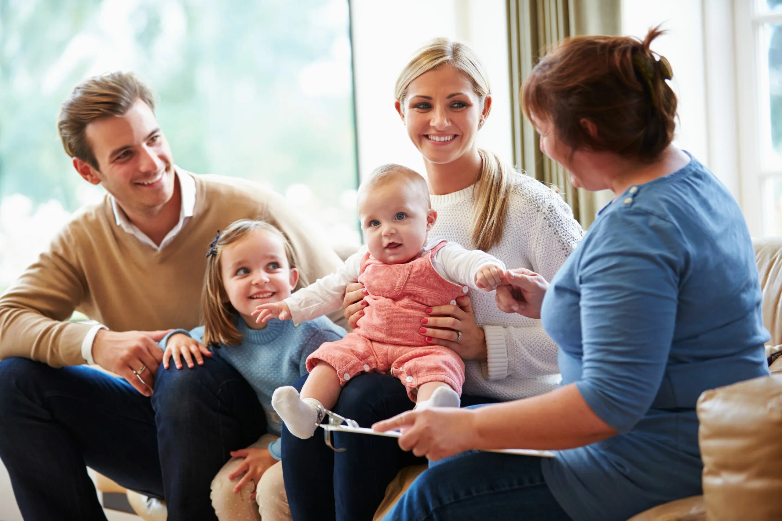 Society family. Ребенок в семье. Родители и дети. Семейное консультирование. Семья с родителями и детьми.