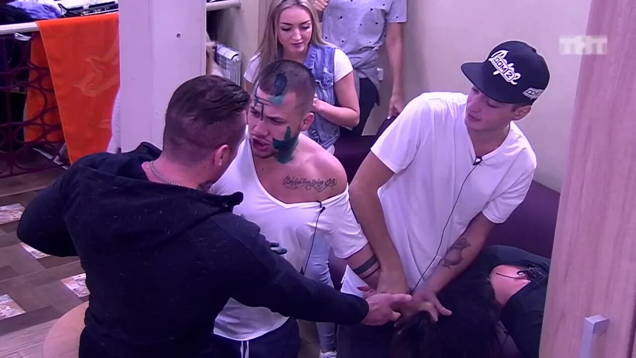 Дом 2 01.04 24 после. Дом-2: драка талыбова и черткова. дом 2 драка бородиной и ашмариной.