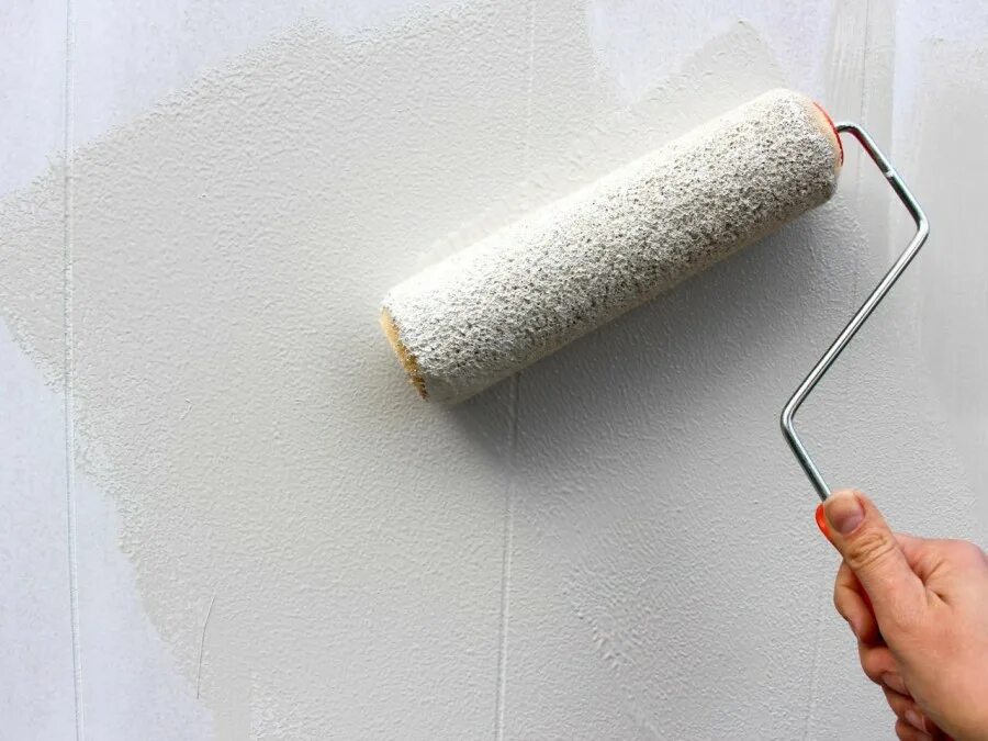 Какую краску используют для покраски. Валик для водоэмульсионной краски для стен. валик для покраски стен. нанесение грунтовки валиком. валик для грунтовки.