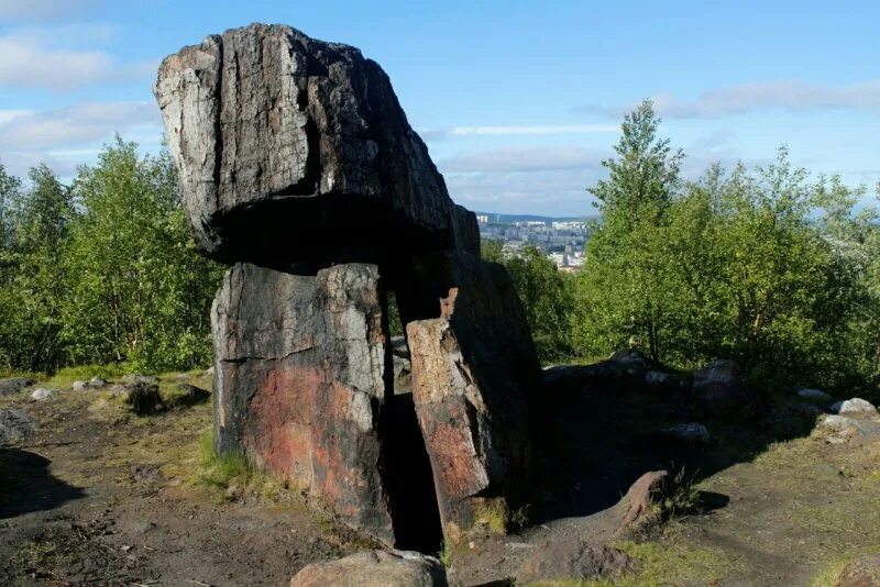 Камни сейды в карелии. Сейды кандалакша. Камень сейд в мурманске. Камни в мурманске. Сейды вороний камень.