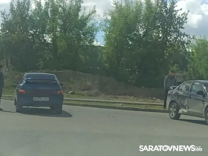 Чуть не попал в аварию. ЧП Саратов происшествия. Авария на Блинова Саратов.