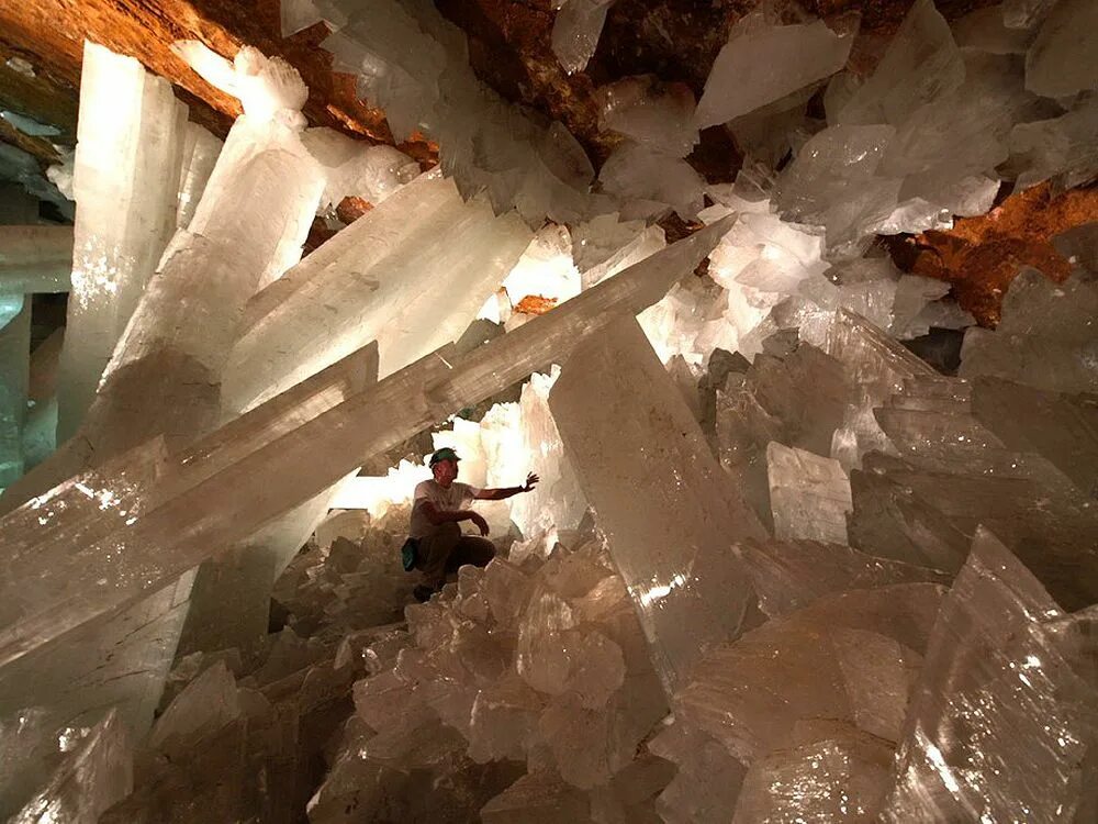 Кристалл шахты. Пещера кристаллов гигантов в Мексике. Пещера кристаллов (Cueva de los cristales), Мексика. Пещера гигантских кристаллов Найка, Мексика. Гигантские Кристаллы пещеры Naica в Мексике.
