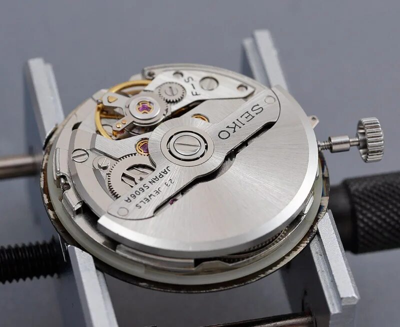 Seiko 5606. Seiko 7009-3130. Кварцевые механизмы Seiko