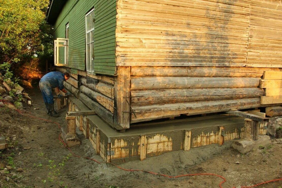 Поднимаем дом с земли. Старый фундамент. Фундамент старых деревянных домов. Отремонтировать фундамент деревянного дома. Реконструкция фундамента под деревянным домом.