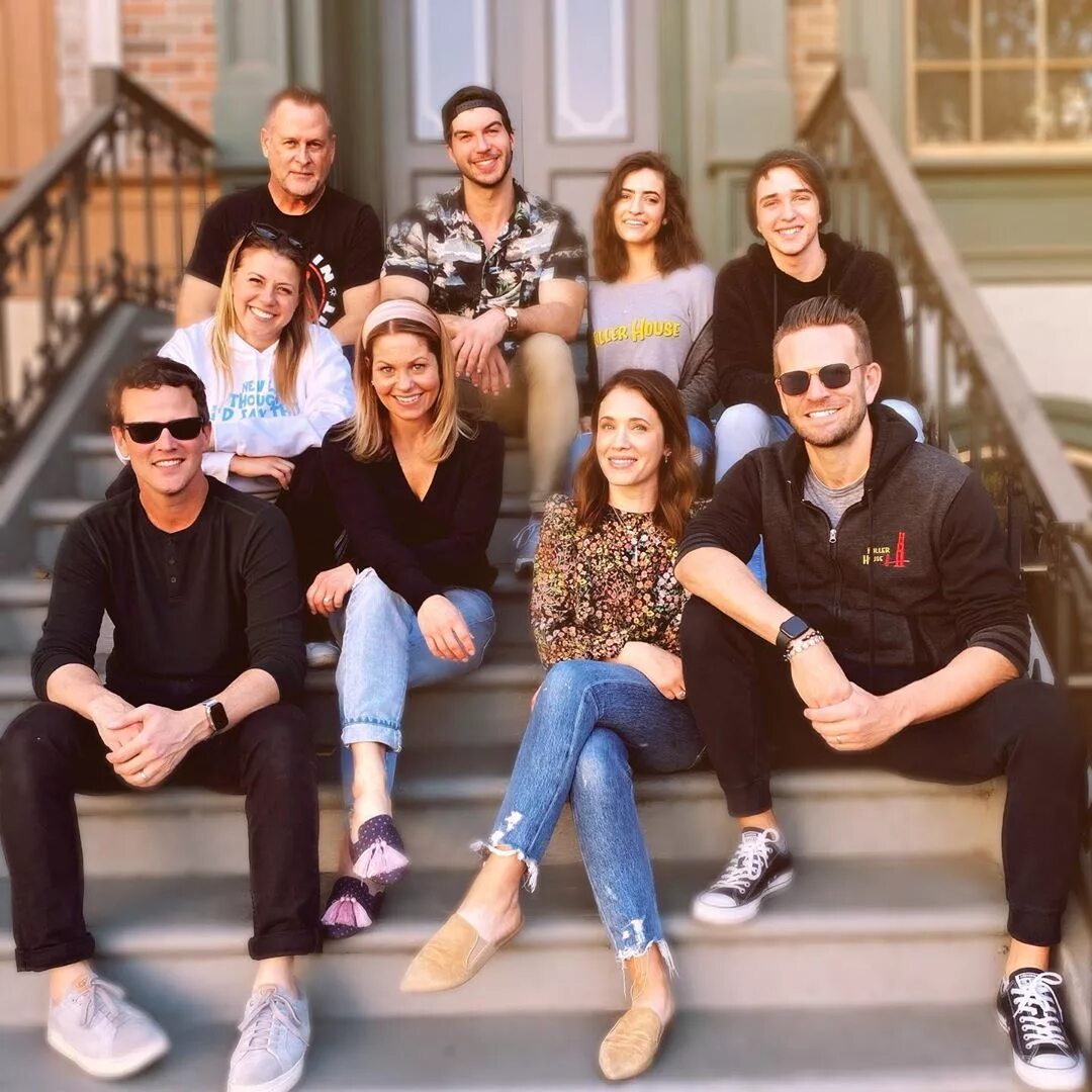 фулл хаус армянский сериал. фулл хаус саша. актеры из фул хауса. фото фулл хауса. «полный дом дочек» (2009).