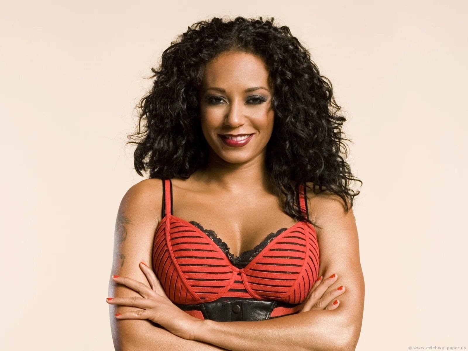 мелани браун. щелочноземельные металлы в таблице менделеева. мелани браун и эдди мерфи. мети б. запасной план.