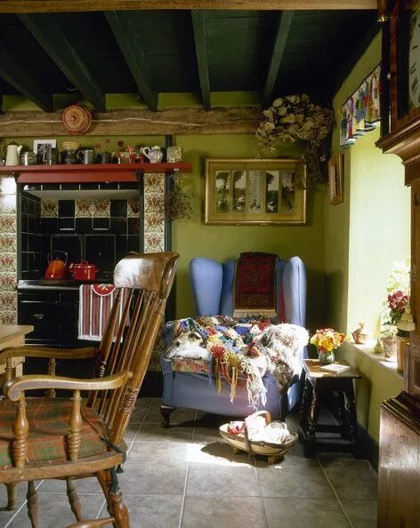 Интерьер дома в старом стиле Rosehill Cottage The Holiday English cottage interiors, Cottage living rooms,