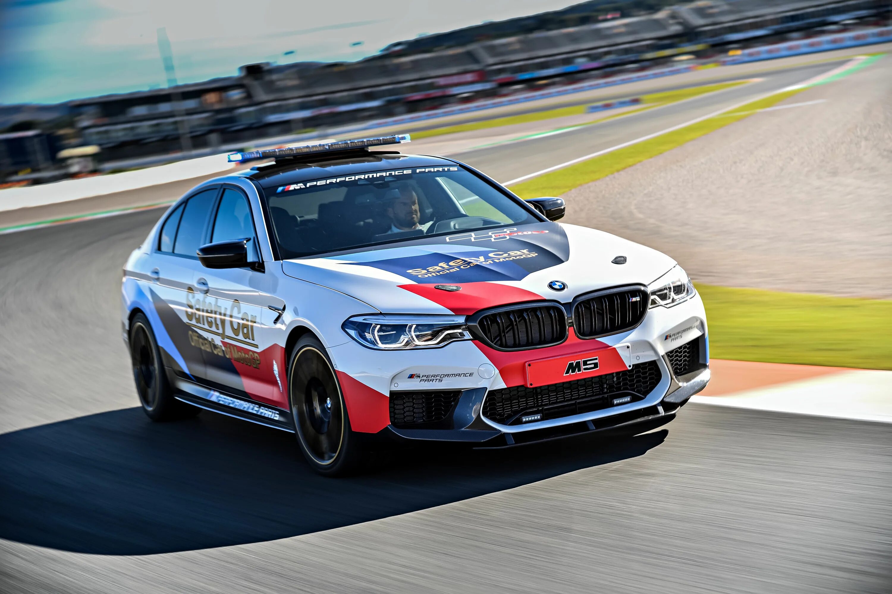 Safety car BMW f90. Машина BMW m5 f90. BMW m5 Safety car. БМВ м5 спортивная. Бмв ф90 разгон