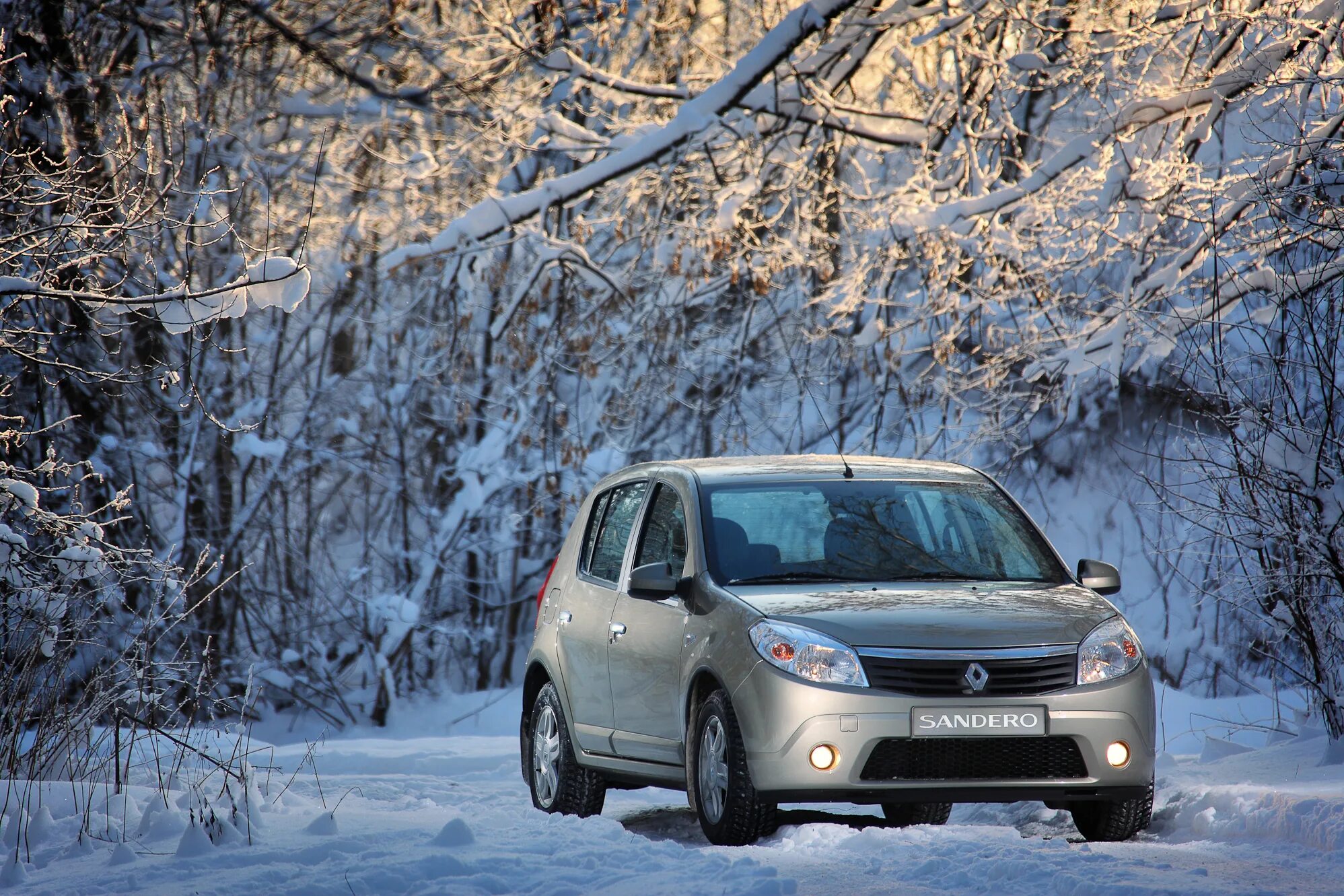 Renault sandero 1 поколение. Сандеро 1 поколение. Renault Sandero 2011. Рено Сандеро первого поколения.