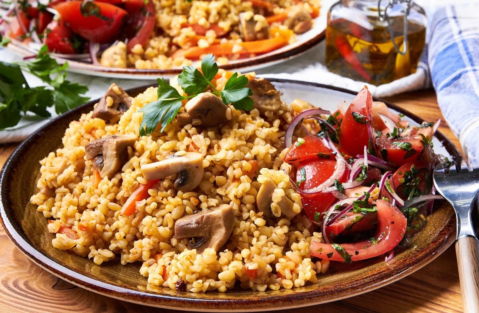 Плов из булгура с индейкой. Плов из булгура. Аррос кон фрихолес. Египетский плов. Вермишель палау.