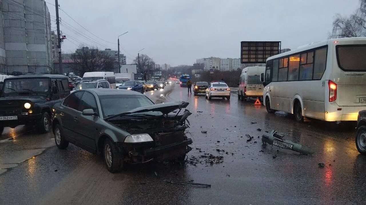 Автомобильная пробка. Авария перекрыта улица. Тула происшествия за неделю