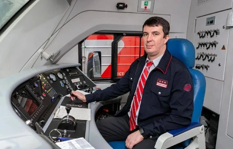 машинисты электропоездов должны. машинисты электропоездов должны. вячеслав калинин машинист сапсан. машинист локомотива. машинист московского метрополитена.