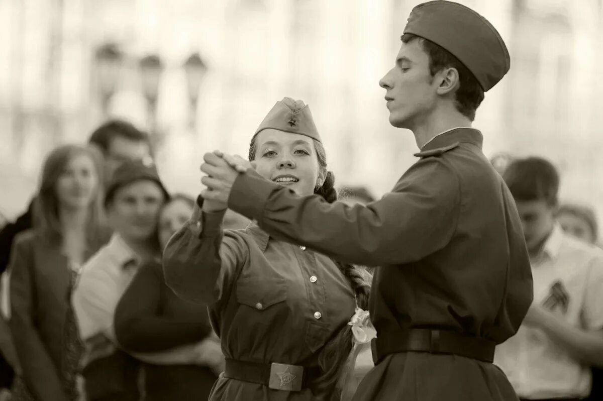 Где солдат танцует. «Риорита — радость Победы». Вальс Победы 1945. Вальс Рио Рита. Танцы военных лет.
