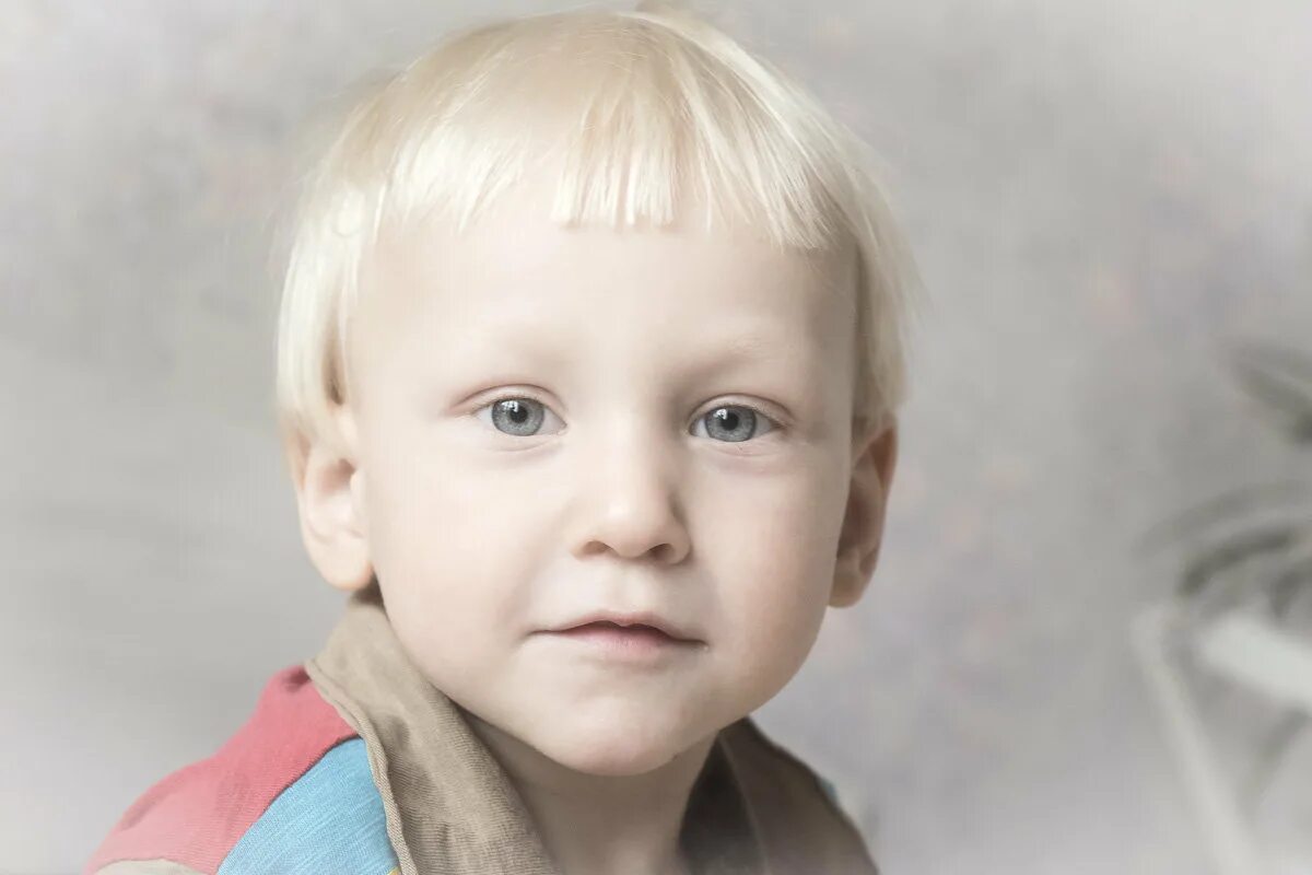 Надеюсь малыш. Приколы про детей рожденных в сентябре. Девочка рассуждает. Ребенок надеется. Девочка.