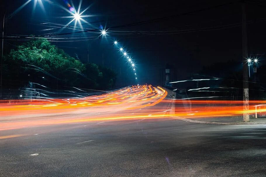 Ночной город дорога. Что со светом в городе. Ночное шоссе самара. Чебоксары улица сумерки. Дорога вечером.