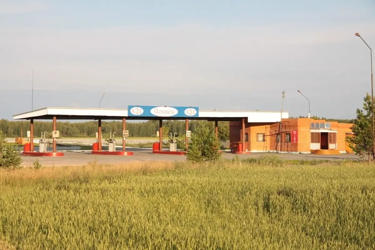 Заправка пивной магазин. Автозаправка кафе. Кафе заправка ресторан шиномонтаж. Кафе заправка псков. Кафе заправка великий новгород.
