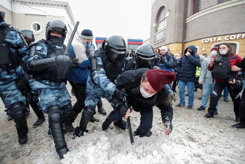 Арест против. Протесты в Москве. Задержание митингующих в Москве. Массовые протесты в России.