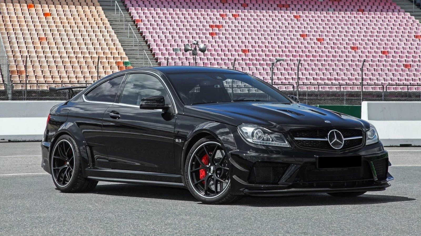 Купить мерседес 63 amg. Мерседес Бенц ц63 АМГ. Мерседес ц 63 АМГ. Mercedes Benz c63 AMG Black. Mercedes Benz c63 AMG черный.