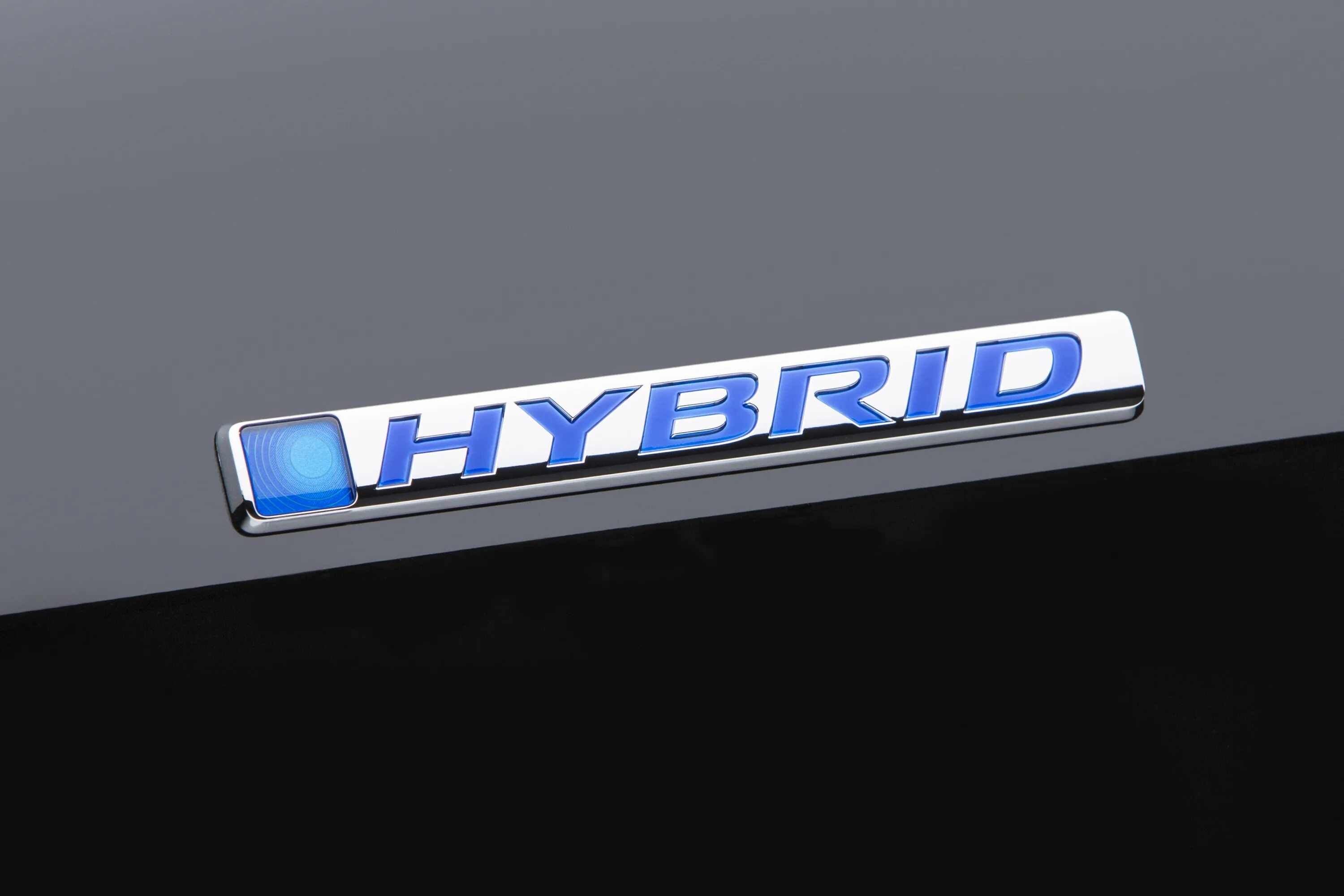 Гибрид знак. Honda Accord Hybrid 2014. Honda Hybrid шильдик. Toyota Hybrid шильдик. Шильдик Хонда фит гибрид.
