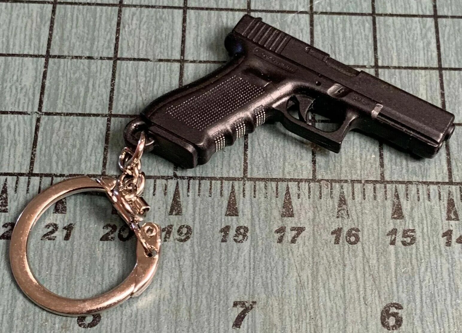 Как разобрать брелок глок Страйкбольній пистолет Glock 17,19 Galaxy G 15 разборка,обзор YouTube
