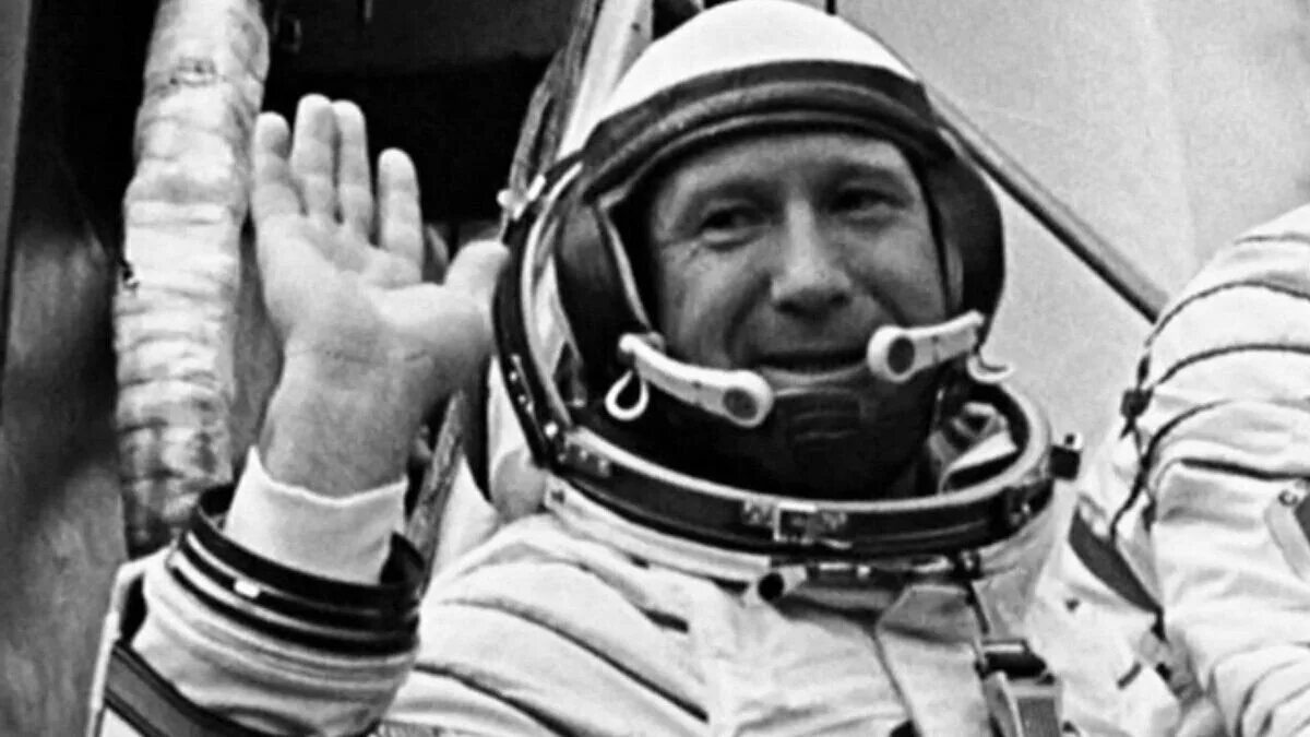 1 космонавт совершивший выход в открытый космос. 1 космонавт совершивший выход в открытый космос