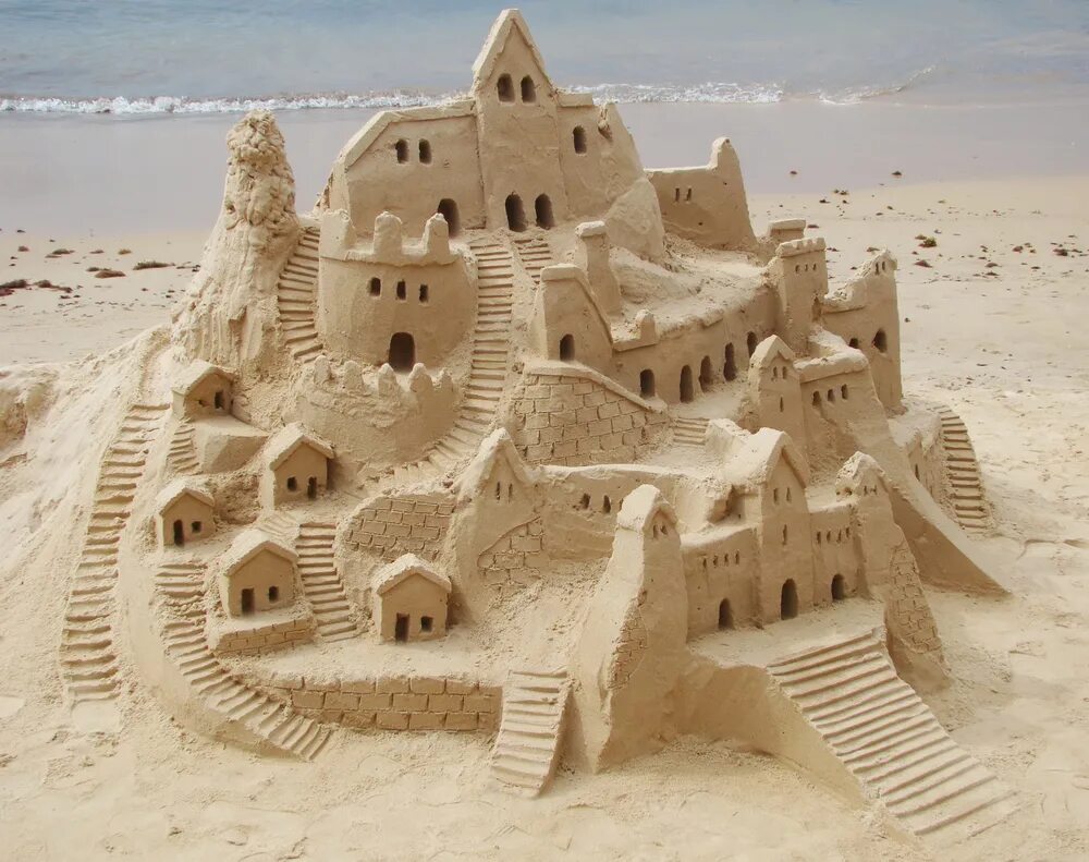 Песчаный замок. Песочный замок. Замок из песка. Песочные замки на пляже. Sandcastle транскрипция