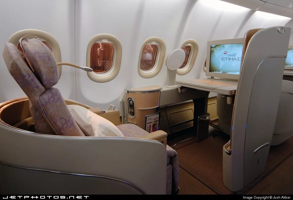 Самолет класса е. Боинг 737 781 этихад. boeing 787-10 etihad. etihad airways салон самолета. etihad airways самолеты фото внутри.
