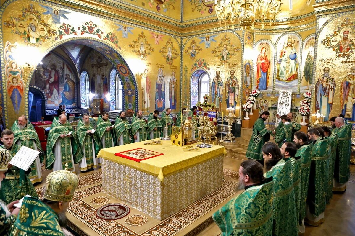 Почаевская лавра хор. Почаевская Лавра иконостас. Наместник Почаевской Лавры Иосиф.