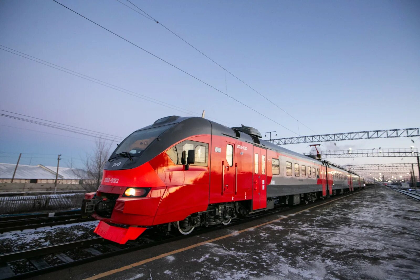 Скоростная электричка оренбург. Поезд 7004 Оренбург — Орск. Электропоезд Ласточка Орск Оренбург. Новая электричка Оренбург Орск. Поезд 7003 Орск.