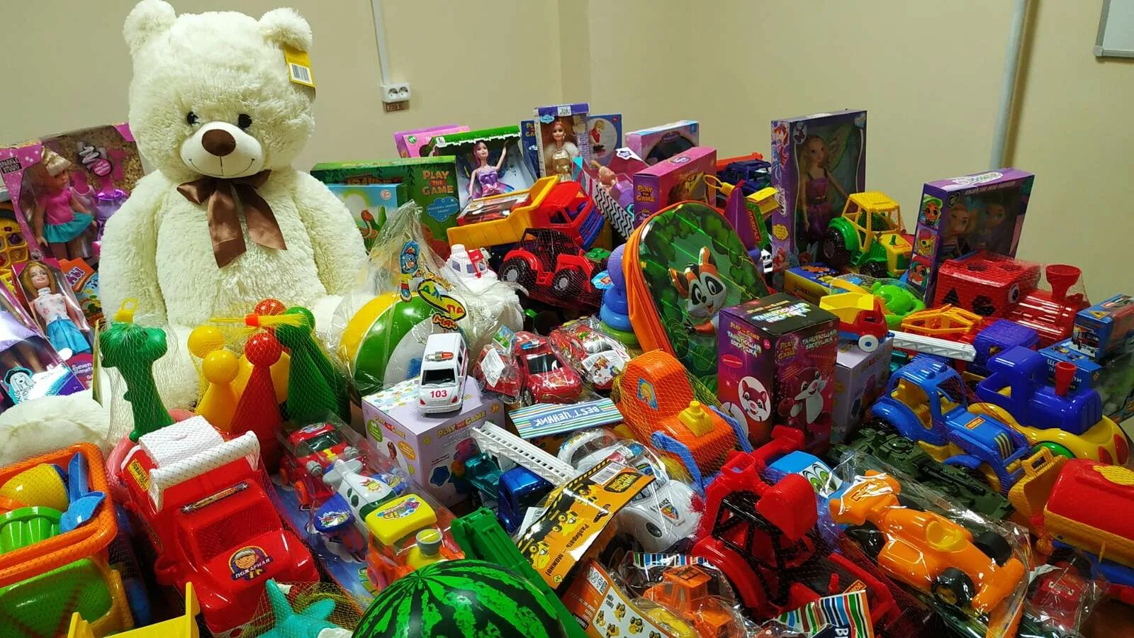 Идеи из мягких игрушек. Сбор игрушек для детских домов. Куда можно отдать детские игрушки. Отдам даром игрушки. Джеки майли.