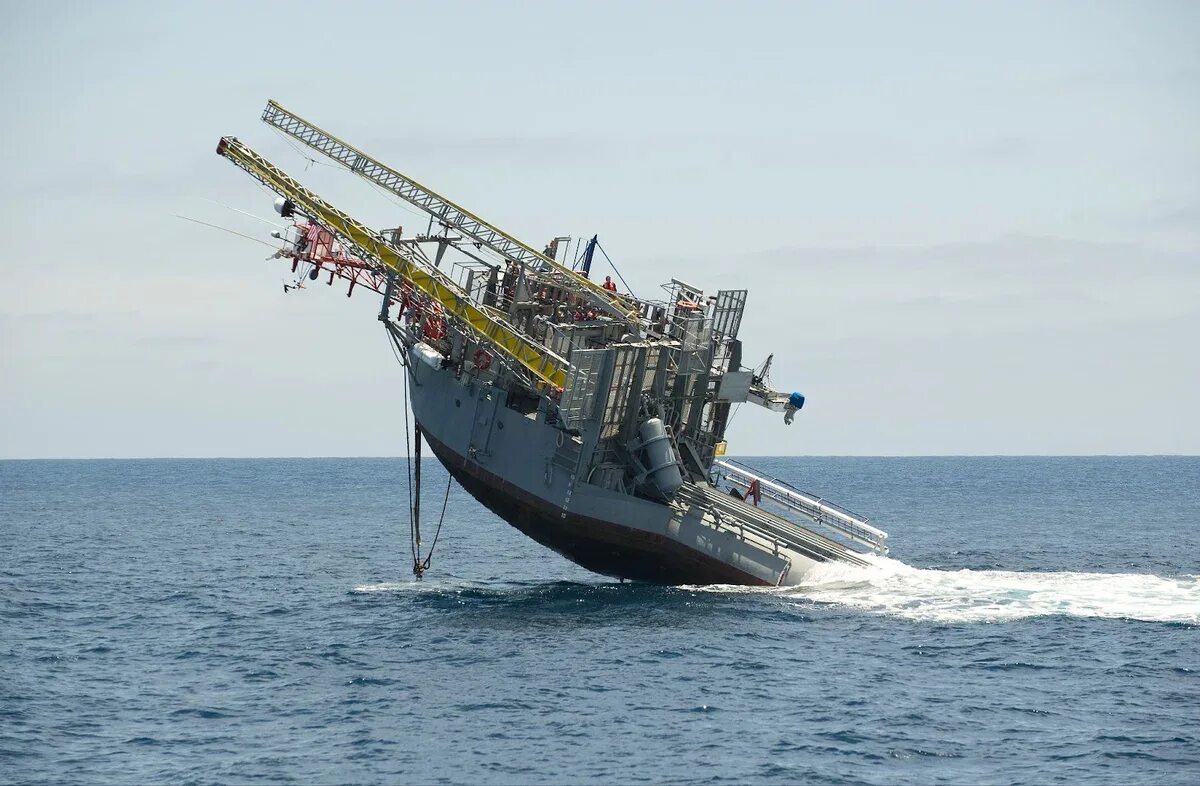 Какая мощность корабля. RV Flip научное океанографическое судно. Корабль-перевёртыш Rp Flip. Flip (Floating instrument platform — «плавучая инструментальная платформа»). Rp Flip судно.