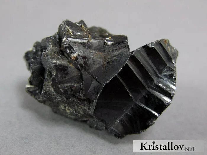 Минерал олова касситерит. Sn02 касситерит. Минерал касситерит представляет собой оксид олова. Олово руда.