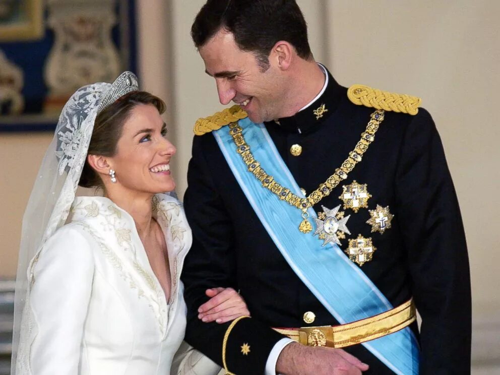Будучи наследником престола. Король Испании Филипп vi и Королева Летиция свадьба. Королева Летиция и Король Фелипе свадьба. Король Испании Филипп и Королева Летиция. Королева Испании Летиция свадьба.