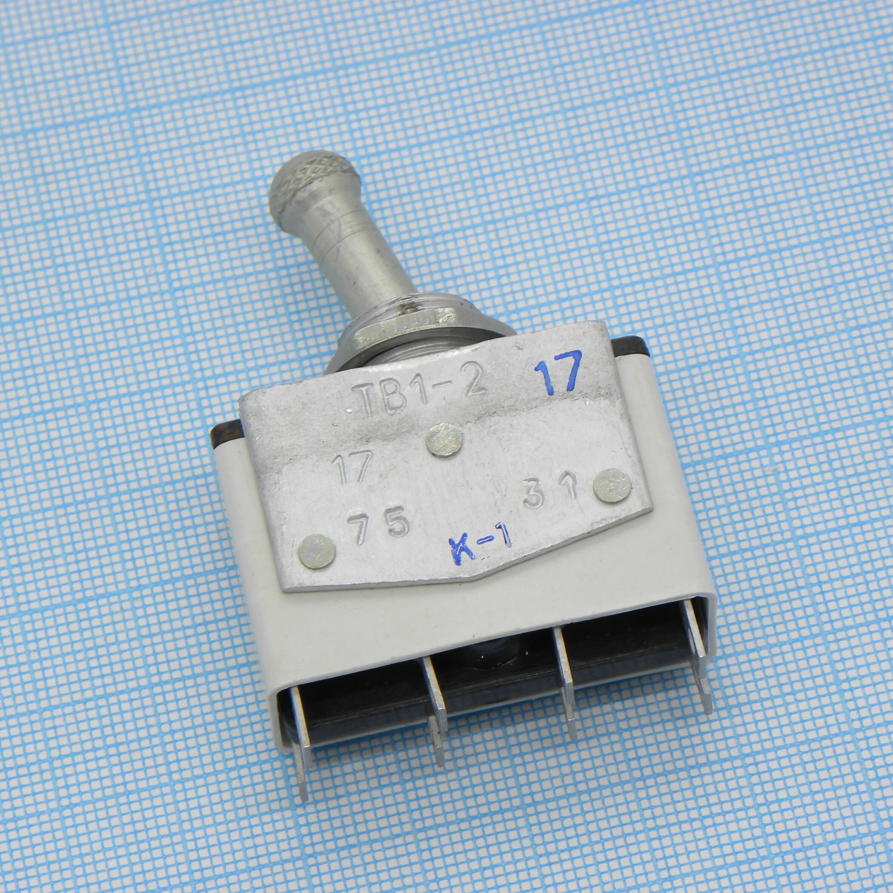 переключатель тв1. 075 ту. тумблер тв 1 2. тумблер тв2-1 усо. в611 микровыключатель.